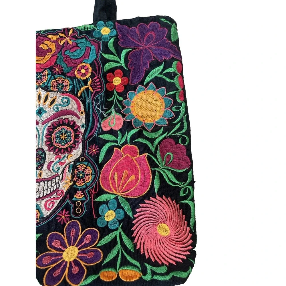 The Unbranded Brand sugar skull